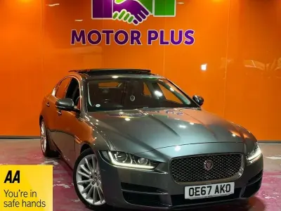 Używany Jaguar XE Portfolio 180 KM (132 kW) 2017 Szary Sedan/Limuzyna