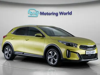 Usado Kia XCeed 139 HP (102 kW) 2023 Amarelo SUV