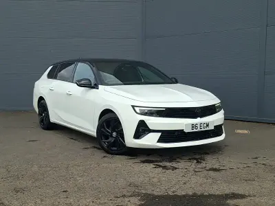 Usado Vauxhall Astra 130 CV (95 kW) 2024 Blanco Familiar