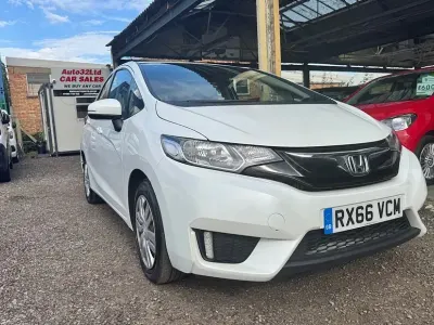 Used Honda Jazz S 102 HP (75 kW) 2016 White Hatchback
