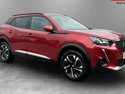 Usado Peugeot 2008 Allure Premium 131 HP (96 kW) 2022 SUV