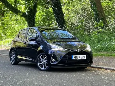 Begagnad Toyota Yaris 111 HK (81 kW) 2018 Svart Halvkombi
