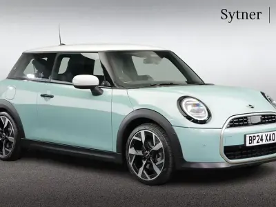 Used Mini Cooper Hatch 154 HP (113 kW) 2024 Green Hatchback