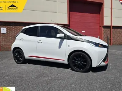 Used Toyota Aygo x-press 69 HP (50 kW) 2018 White Hatchback