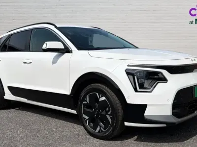 Usado Kia e-Niro 150 kW (204 HP) 2023 Branco SUV