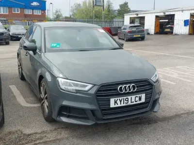 Begagnad Audi A3 Black Edition 116 HK (85 kW) 2019 Grå Sedan