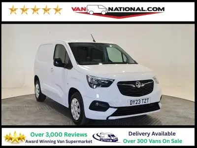 Second-hand Vauxhall Combo 100 CP (73 kW) 2023 Alb Monovolum