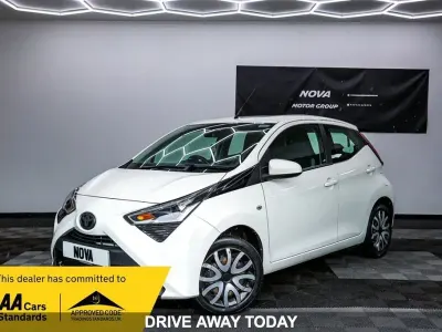 Used Toyota Aygo X-play 71 HP (52 kW) 2019 White Hatchback