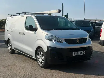 Used Peugeot Expert 120 HP (88 kW) 2019 Silver Van