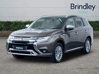 Begagnad Mitsubishi Outlander P-HEV 221 HK (162 kW) 2020 Brun SUV