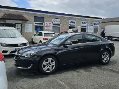 Begagnad Vauxhall Insignia Design Edition 2016 Svart Halvkombi