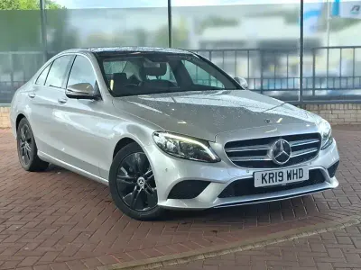 Usado Mercedes C220 Premium Plus 194 CV (142 kW) 2019 Plateado Berlina
