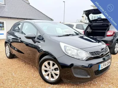 Używany Kia Rio 84 KM (61 kW) 2014 Czarny Hatchback