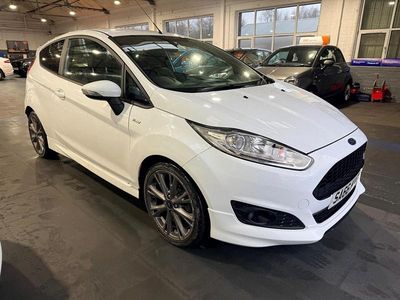 White Used 2016 Ford Fiesta ST-Line Hatchback | £5,895 (Fair price)