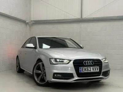 Usado Audi A4 Black Edition 143 CV (105 kW) 2012 Plateado Berlina
