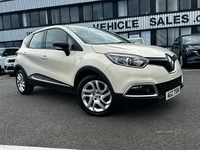 Begagnad Renault Captur Dynamique 90 HK (66 kW) 2016 Beige SUV