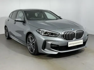 Usado BMW 118 M Sport 134 HP (98 kW) 2023 Cinzento Citadino