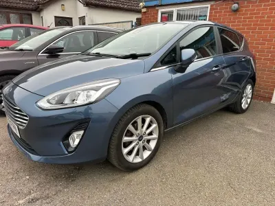 Usado Ford Fiesta Titanium 100 HP (73 kW) 2019 Azul Citadino