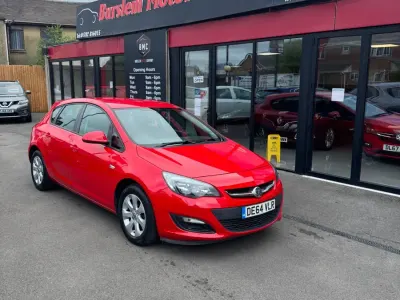 Used Vauxhall Astra Design Edition 115 HP (84 kW) 2014 Red Hatchback