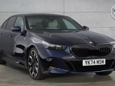 Nuevo BMW 550e M Sport 482 CV (354 kW) 2025 Azul
