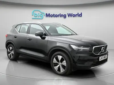 Second-hand Volvo XC40 Core 211 CP (155 kW) 2022 Negru SUV