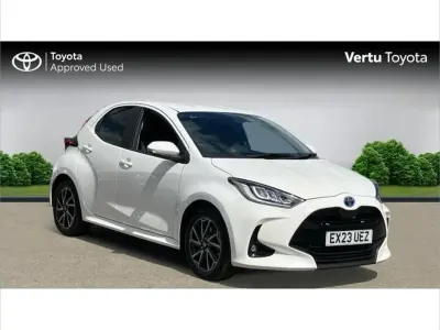 Used Toyota Yaris Design 116 HP (85 kW) 2023 White Hatchback