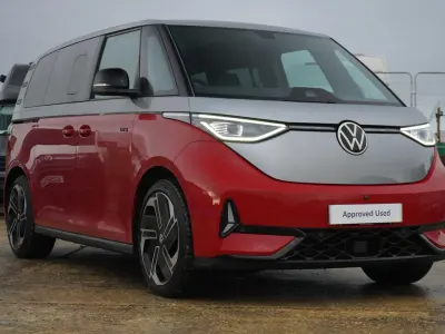 Usado VW ID. Buzz GTX 250 kW (340 HP) 2025 Prateado Monovolume