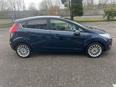 Usado Ford Fiesta Titanium 70 HP (51 kW) 2012 Azul Citadino