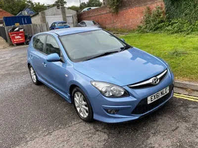 Używany Hyundai i30 Comfort 108 KM (79 kW) 2011 Niebieski Hatchback