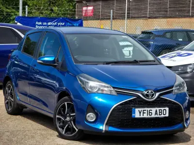 Używany Toyota Yaris Design 99 KM (72 kW) 2016 Niebieski Hatchback