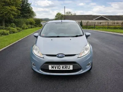 Begagnad Ford Fiesta Zetec 96 HK (70 kW) 2010 Blå Halvkombi