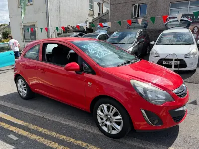 Used Vauxhall Corsa 65 HP (47 kW) 2014 Red Hatchback