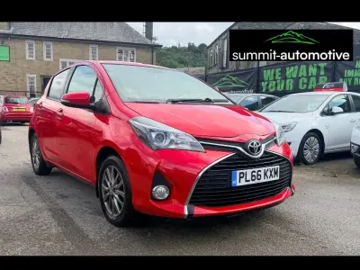 Used Toyota Yaris 99 HP (72 kW) 2016 Red Hatchback