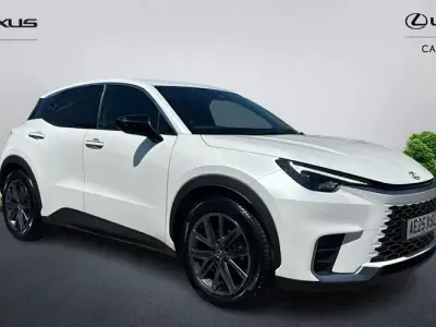 Used Lexus LBX 136 HP (100 kW) 2025 White SUV