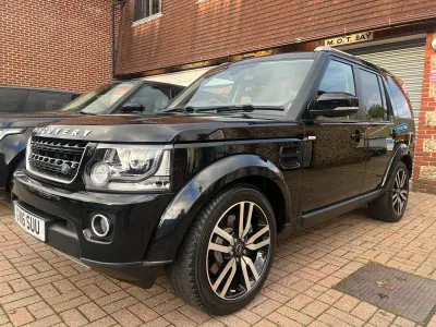 Used Land Rover Discovery 4 Landmark 256 HP (188 kW) 2016 Ultimate black/santorini black SUV