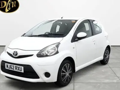 Used Toyota Aygo 68 HP (50 kW) 2012 White Hatchback