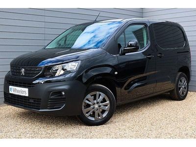 Second-hand Peugeot Partner Premium 131 CP (96 kW) 2023 Negru Monovolum