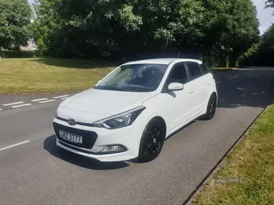 Used Hyundai i20 SE 84 HP (61 kW) 2016 White Hatchback