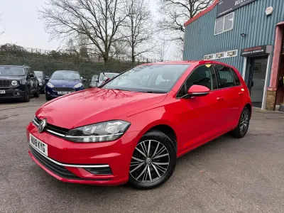 Used VW Golf VII SE 2018 Red Hatchback