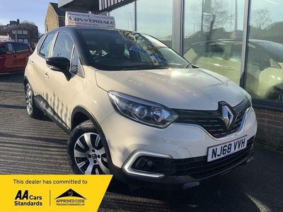 Used Renault Captur Play 2018 Cream/black SUV