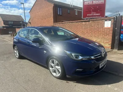 Używany Vauxhall Astra SRi 150 KM (110 kW) 2016 Niebieski Hatchback