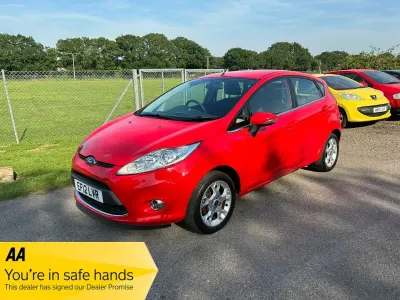 Used Ford Fiesta Zetec 82 HP (60 kW) 2012 Red Hatchback
