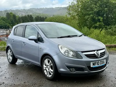 Usado Vauxhall Corsa 85 CV (62 kW) 2010 Plateado Utilitario
