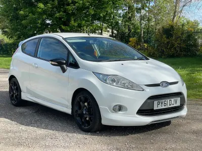 Używany Ford Fiesta Metall 134 KM (98 kW) 2011 Biały Hatchback