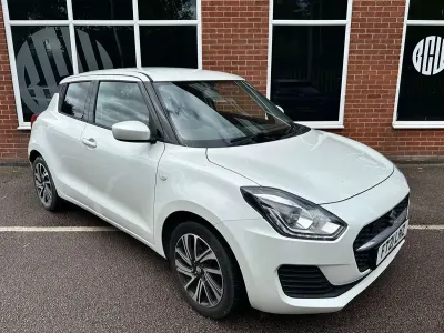 Używany Suzuki Swift SZ-L 83 KM (61 kW) 2021 Biały Hatchback