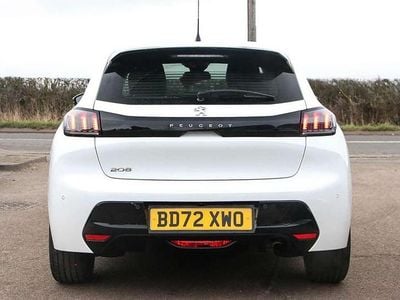Used Peugeot 208 Allure+ 101 HP (74 kW) 2022 White Hatchback