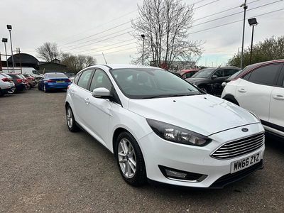 Used Ford Focus Zetec 125 HP (91 kW) 2016 White Hatchback