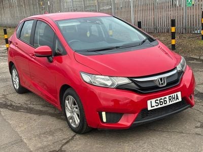 Used Honda Jazz SE 102 HP (75 kW) 2016 Red Hatchback