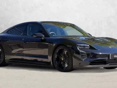 Usado Porsche Taycan 439 kW (598 HP) 2023 Preto Sedan