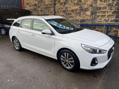White Used 2018 Hyundai i30 SE Estate | £5,490 (Fair price)